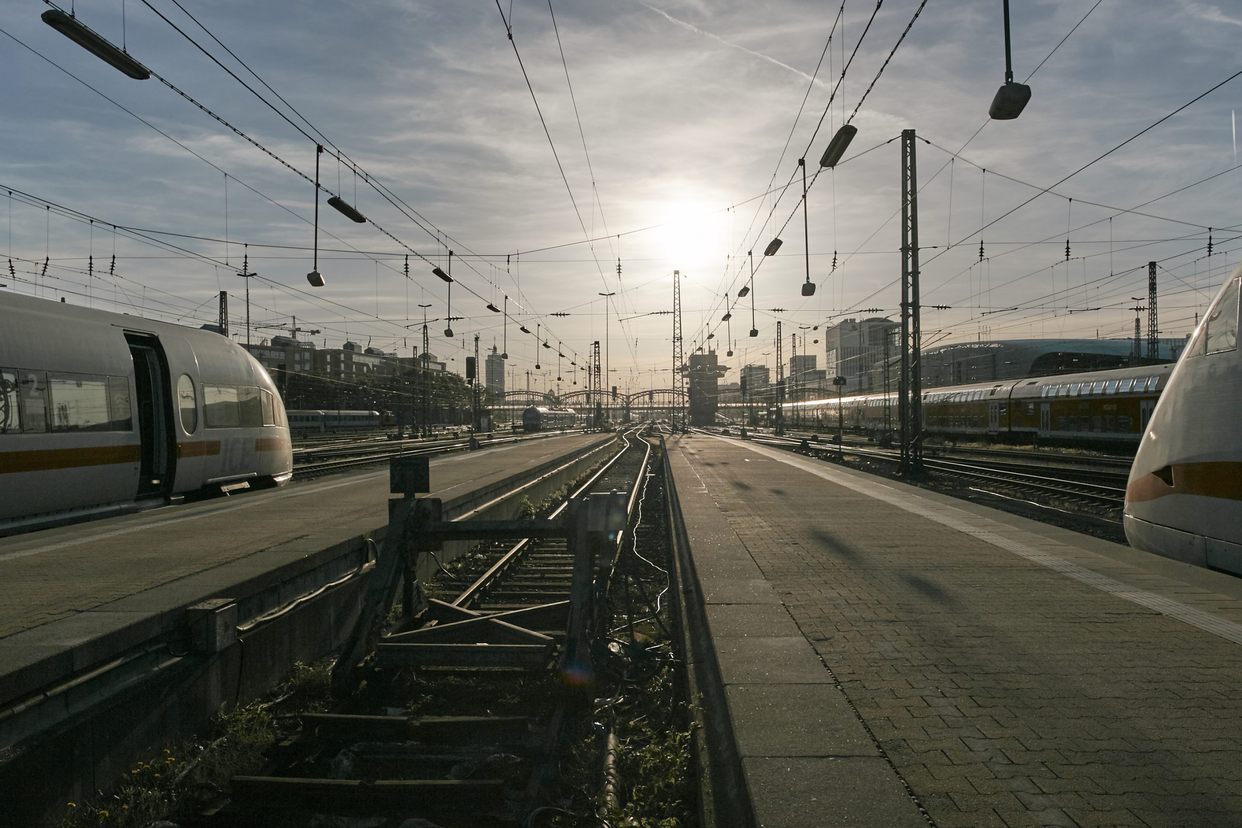 Bahnhof, München, Trains, ICE, Gegenlicht, Weitwinkel